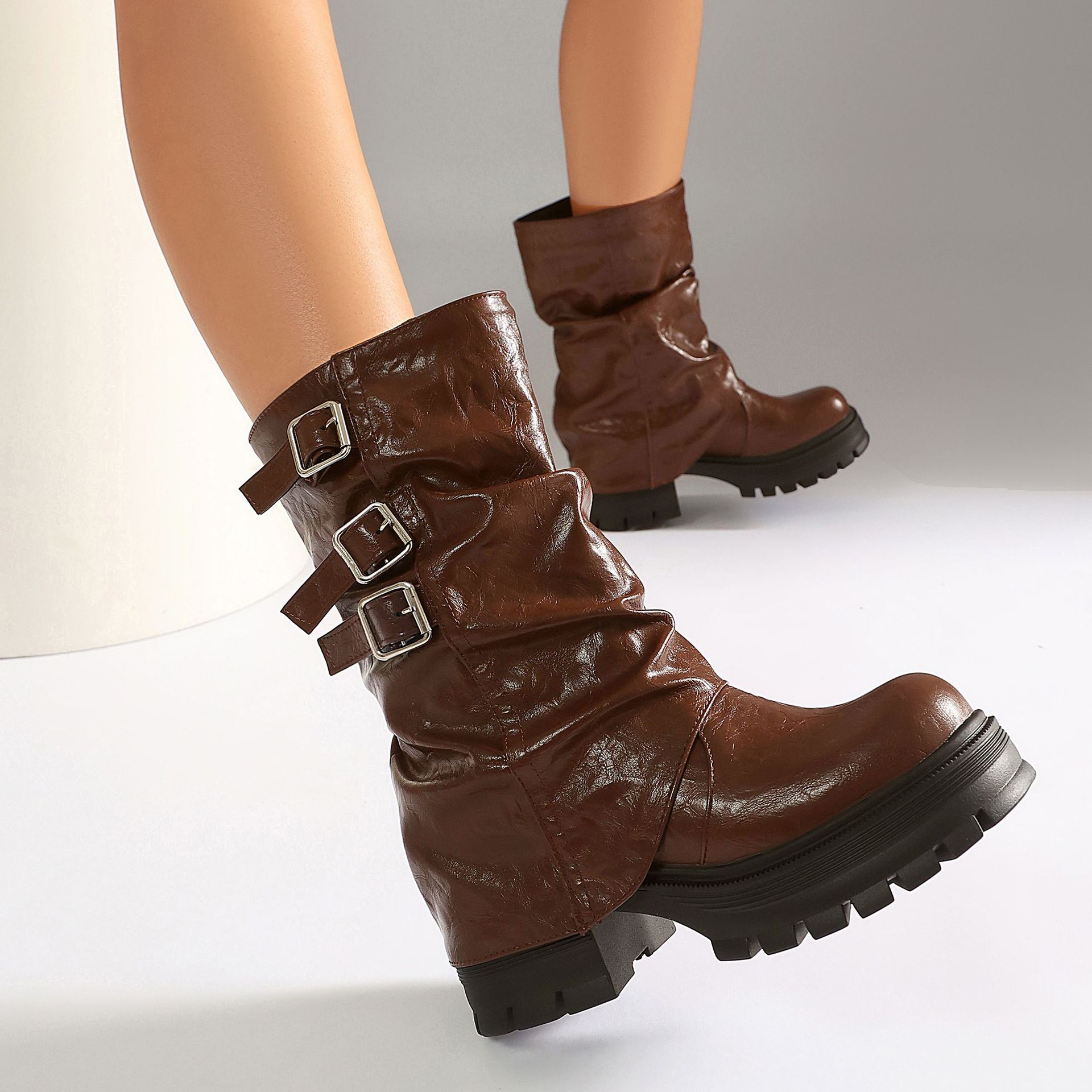 Autumn and winter thick soled high-heeled low cut women's boots with punk style leg cuffs and boots - Image 4